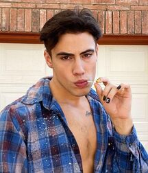 Gay N Beefy Aaron!!  6043784bae443.jpg