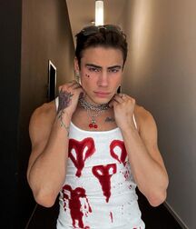 Gay N Beefy Aaron!!  60437859359db.jpg