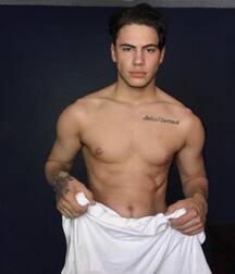 Gay N Beefy Aaron!!  6043785e583e9.jpg