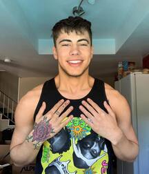 Gay N Beefy Aaron!!  604378660eb3b.jpg