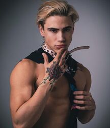 Gay N Beefy Aaron!!  6043787bd2212.jpg