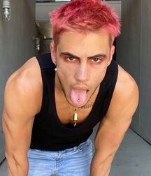 Gay N Beefy Aaron!!  60437886469fc.jpg