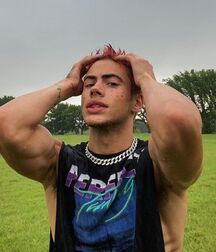 Gay N Beefy Aaron!!  604378897ae10.jpg