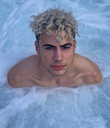 Gay N Beefy Aaron!!  6043788ff3ba6.jpg
