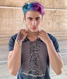 Gay N Beefy Aaron!!  60437891b47b1.jpg