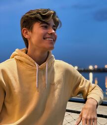 Photogenic Boy Liam..  60497b950efdb.jpg