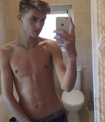 Selfie Boy Cameron!!  6052835babb1b.jpg