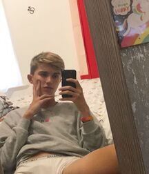 Selfie Boy Cameron!!  60528361ebdfd.jpg