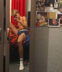 Selfie Boy Cameron!!  605283638f1cc.jpg