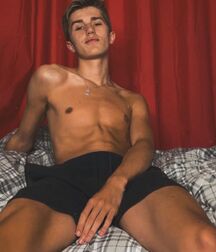 Selfie Boy Cameron!!  60528369c2782.jpg