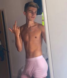 Selfie Boy Cameron!!  60528373222cf.jpg