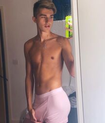 Selfie Boy Cameron!!  605283769cfb2.jpg