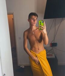 Selfie Boy Cameron!!  6052837add39a.jpg