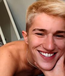 Selfie Boy Cameron!! 