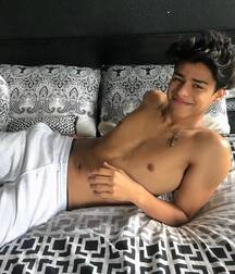 Pretty Boy Andrew!! 60652d3be7ef7.jpg