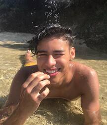 Pretty Boy Andrew!! 60652d3cf26e9.jpg