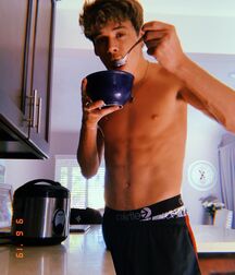 Bday Hottie Caleb!! 606794ae7b78a.jpg