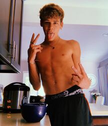 Bday Hottie Caleb!! 606794b321b40.jpg
