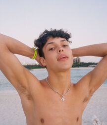 Bday Hottie Christopher!!  6069220e8d68f.jpg