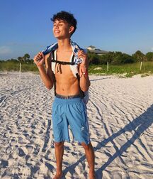 Bday Boy Brandon!!  6072ee9f8d4e0.jpg