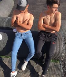 Jeans Hotties!!  60759b9e51a88.jpg