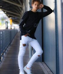Jeans Hotties!!  60759ba80647f.jpg