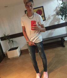 Jeans Hotties!!  60759bacd1e62.jpg