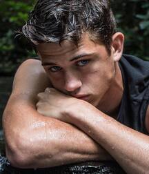 Hottie Hunter!!  608c6cb30acaa.jpg