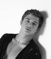 Hottie Hunter!!  608c6cbe57403.jpg