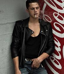 Hottie Hunter!!  608c6cc346394.jpg