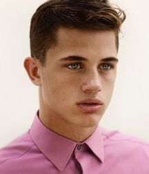 Hottie Hunter!!  608c6cc560ce6.jpg