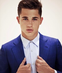 Hottie Hunter!!  608c6cce6c7bc.jpg