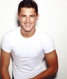 Hottie Hunter!!  608c6cd62cb9a.jpg