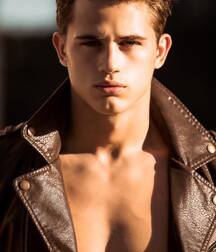 Hottie Hunter!!  608c6d9ba270c.jpg