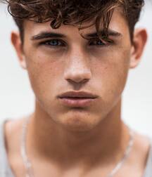 Hottie Hunter!!  608c6d9f379c4.jpg