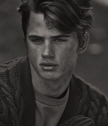 Hottie Hunter!!  608c6da10bb46.jpg