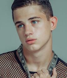Hottie Hunter!!  608c6da2bb275.jpg
