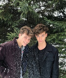 LaTarte Twins!!  60967bff443b6.jpg