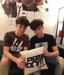 LaTarte Twins!!  60967c0289d11.jpg