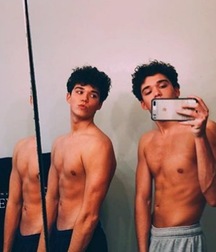 LaTarte Twins!!  60967c117c1ad.jpg