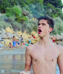 Martinez Twins!!  609908edca264.jpg