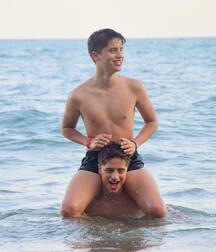Martinez Twins!!  609908ef58cc3.jpg