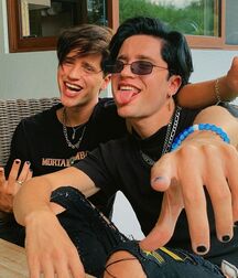 Martinez Twins!!  60990929a87b8.jpg
