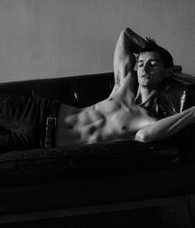 Model boy Christian!!  60a2ff343537d.jpg