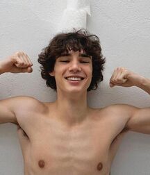 Spainish Boy Fernando!!  60aac6561dbae.jpg