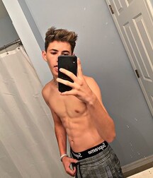 TikTok Damian!!  60aef35f099ff.jpg