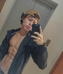 Selfie King!!  60b22d0e0eb19.jpg
