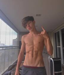 Selfie King!!  60b22d16e6168.jpg