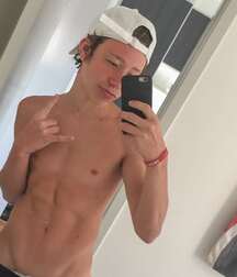 Selfie King!!  60b22d1b03484.jpg