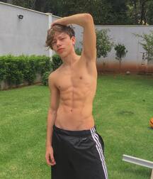 Selfie King!!  60b22d1e9f9cb.jpg